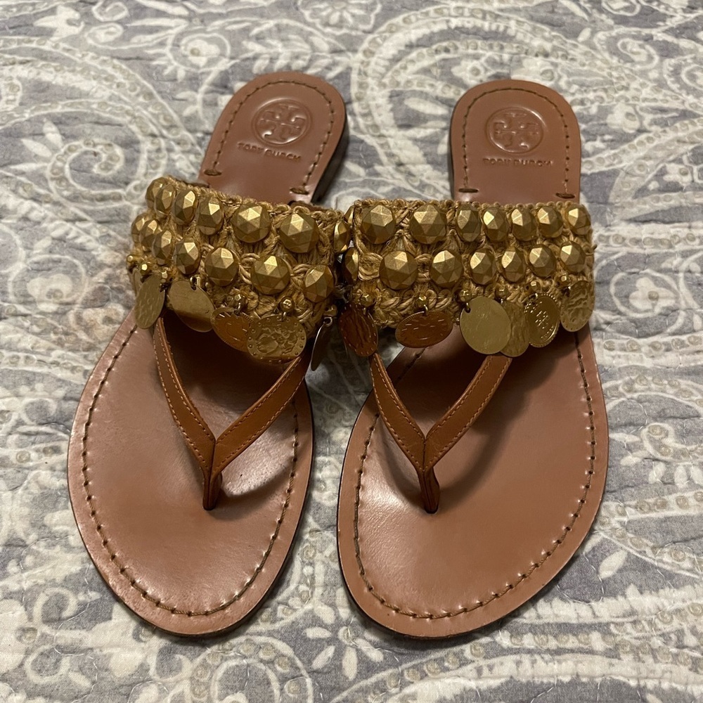 Tory Burch Patos Gold Coin Thong Sandals!! SIZE 5.5 Raffia Brown RARE
